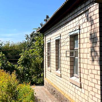 Продам будинок з ділянкою на Перемозі-6