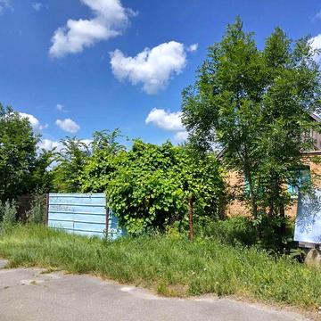 Будинок з земельною ділянкою