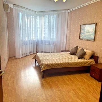 Срібнокільська вул., 1