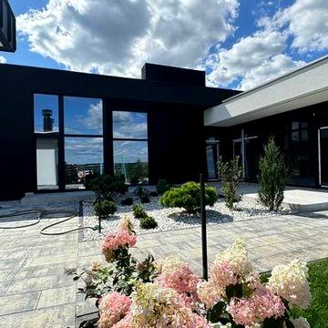 Продаж одноповерхового сучасного котеджу у закритому містечку у Зубрі