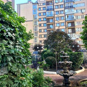 Двокімнатна квартира з ремонтом та неймовірною терасою!