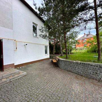 Продаж 2-кімнатної квартири в с. Святопетрівське! Клубний будинок!