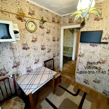 Богдана Хмельницького вул., 25