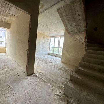 Продається 2-кім. новобудова + кухня-вітальня на проспекті (ТЦ Майдан)