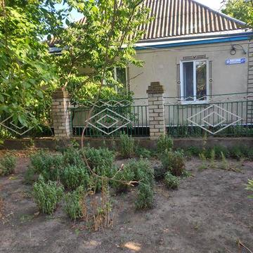 Продам будинок на березі ставка