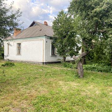 Продається будинок в центрі м. Христинівка Черкаської області.