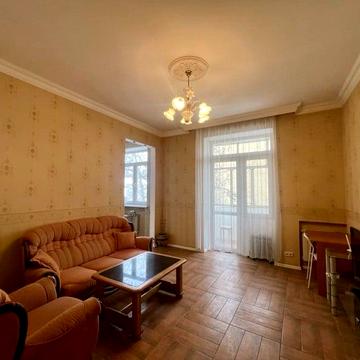 Квартира на низькому поверсі в центрі міста
