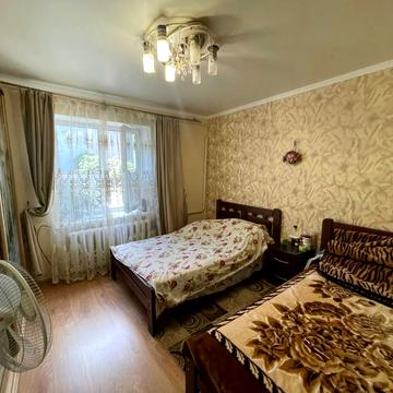 Центральна вул.
