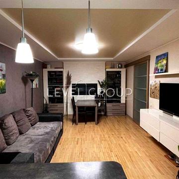 4 кім квартира 100,6 м.кв біля метро Харківська прт. Бажана 36