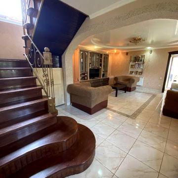 Особняк. Будинок. Рахів. Закарпаття. Закарпатье. Дом