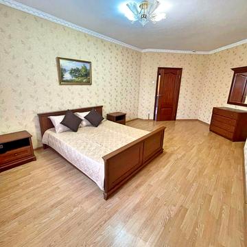 Срібнокільська вул., 1