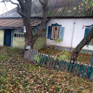 Продам земельну ділянку ус.Вельбівка з будинком ,потребуючим ремонту