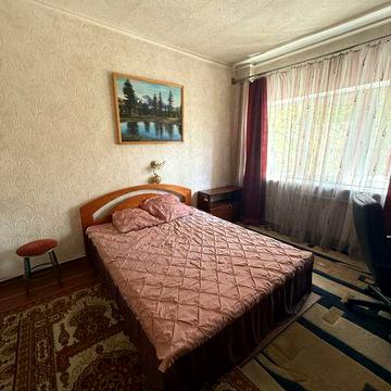 Сдам 2 комнатную квартиру , метро Малышева