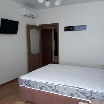 Валерія Самофалова вул. (Каманіна), 16