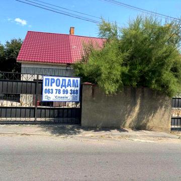 Продаж сучасного двоповерхового будинку