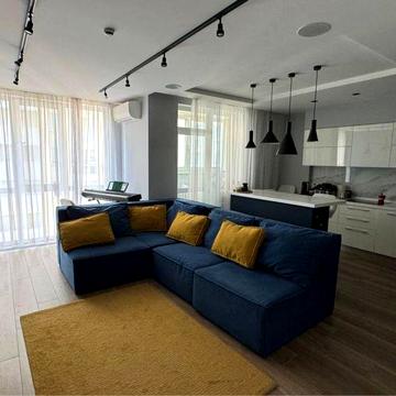 Простора квартира від власника з авторським ремонтом поруч з метро