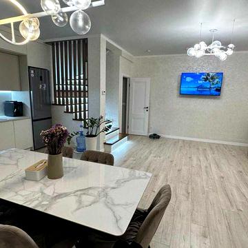 Стильний таунхаус у Центрі! 92,5 м² з сучасним ремонтом (38297)