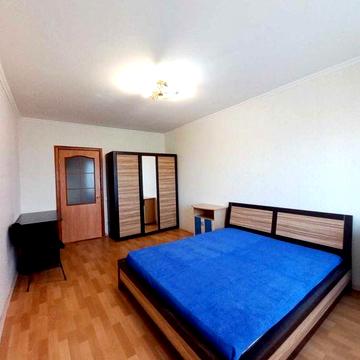 Ахматової 28, простора 3к квартира , м Позняки 15 хв, ТОРГ !