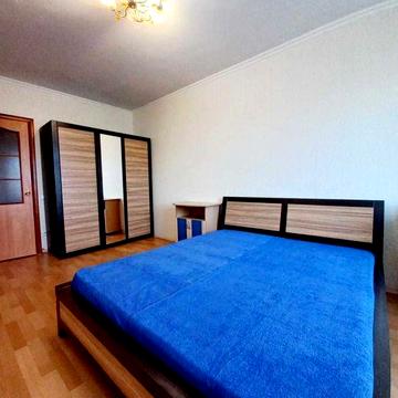 Ахматової 28, простора 3к квартира , м Позняки 15 хв, ТОРГ !