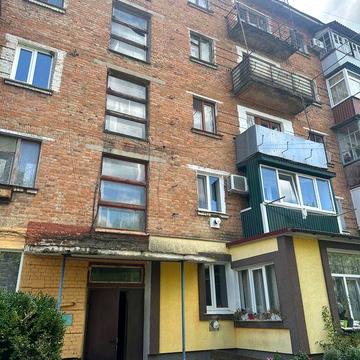 Продам трьохкімнату  квартиру з гаражем