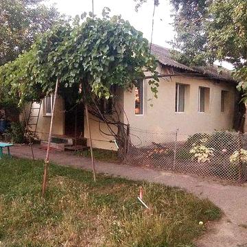 Продам 1/2 частину приватного будинку