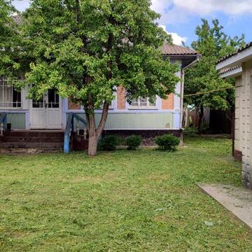 Будинок із господарством