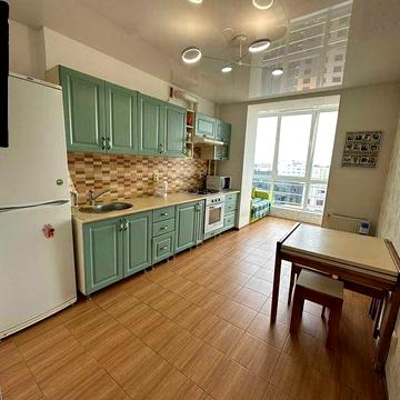 Продається простора 2-кімнатна квартира в на Озерній!