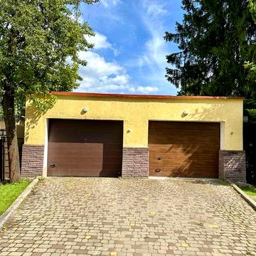 3к кв-ра особнячного типу. 128 м.кв. Власне подвіря, гараж, укриття.