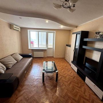 Здається 1 кімнатна квартира в центрі міста .