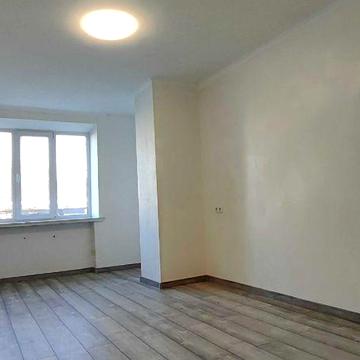 Продається однокімнатна квартира з ремонтом в цегляному будинку