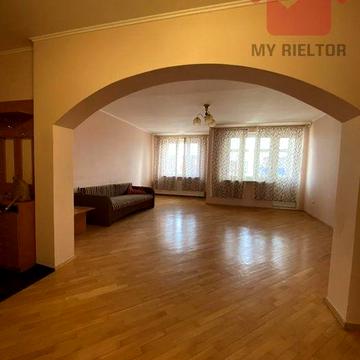 Продаж чотирикімнатної квартири по вул.Володимирська.