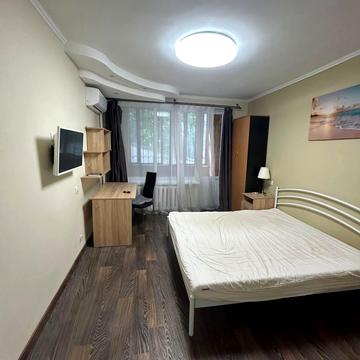 Гетьмана Павла Скоропадського вул. (Льва Толстого), 33