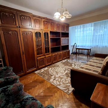 Академіка Булаховського вул., 28