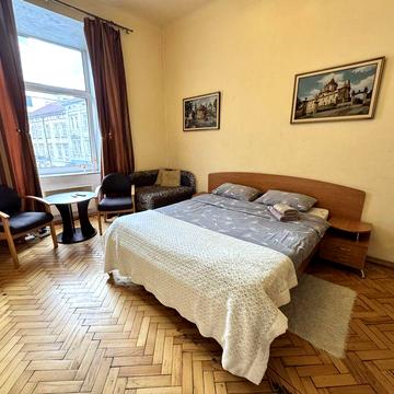 Продаж 1 кім Львів, площа Ринок, вул. Краківська