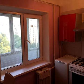 Валерія Лобановського просп., 27