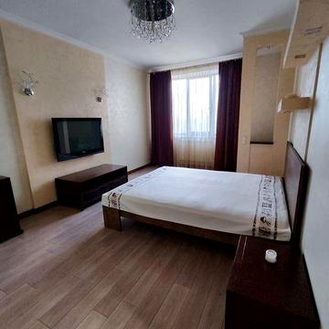 Світла 1к квартира, Протасів Яр, Амосова 2