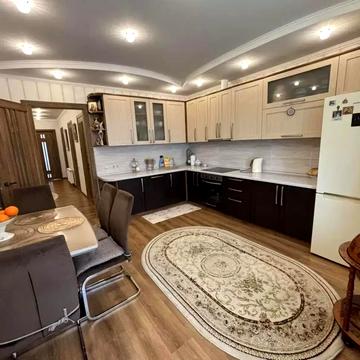 2-кімнатна простора квартира з ремонтом, ЖК Эталон