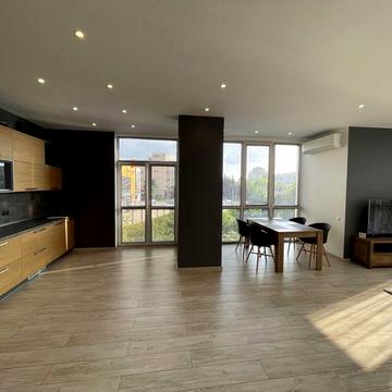 Богдана Хмельницького вул., 220