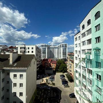 Простора 3-кімнатна квартира у центрі міста, вул. Бельведерська