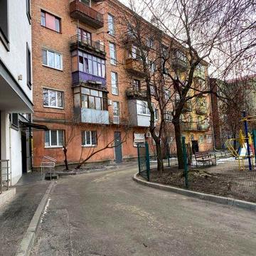 Продам 2к квартиру по вул. Руставелі р-н Кінного Ринку