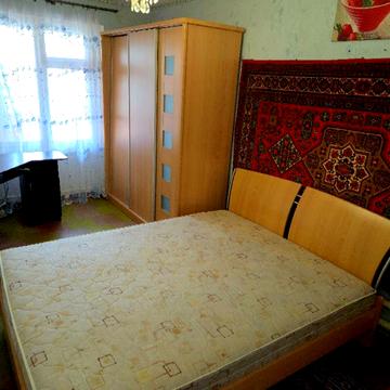 Космодромна вул., 8