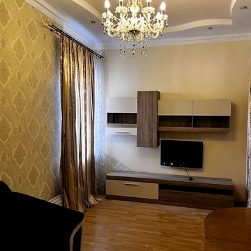 Здам 2-кімнатну квартиру з власним двориком в ЦЕНТРІ