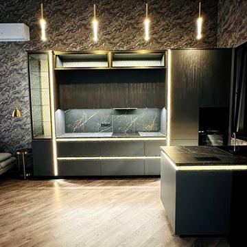 Продам 3-кімнатну квартиру видову в Центрі міста!