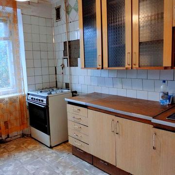 Продається 2х кімнатна квартира в цегляному будинку.