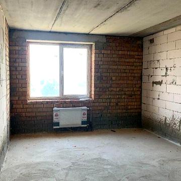 Продам 1-но комнатную квартиру в кирпичном доме на Сахарова. 640у.е/кв