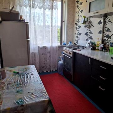 Продам 2х кімнатну квартиру на Космонавтов