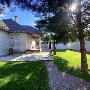 Путрівка 2-х поверховий будинок 15 соток Продаж