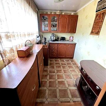 )( Продаж квартири на землі