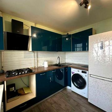 Продаж квартири з ремонтом, вул. Малишка, 37. До метро 3 хвилини пішки