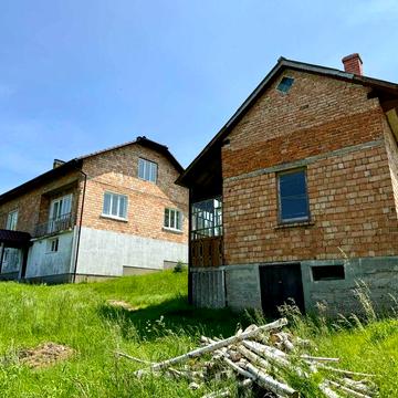 Будинок біля Дрогобича (с. Почаєвичі, 5 км до центру міста)
